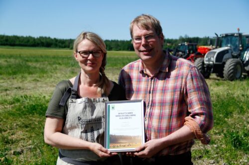 vinnare-finland-copy-1.jpg Det finska paret Markus Eerola och Minna Sakki-Eerola tar idag emot priset WWF Baltic Sea Farmer of the Year Award.