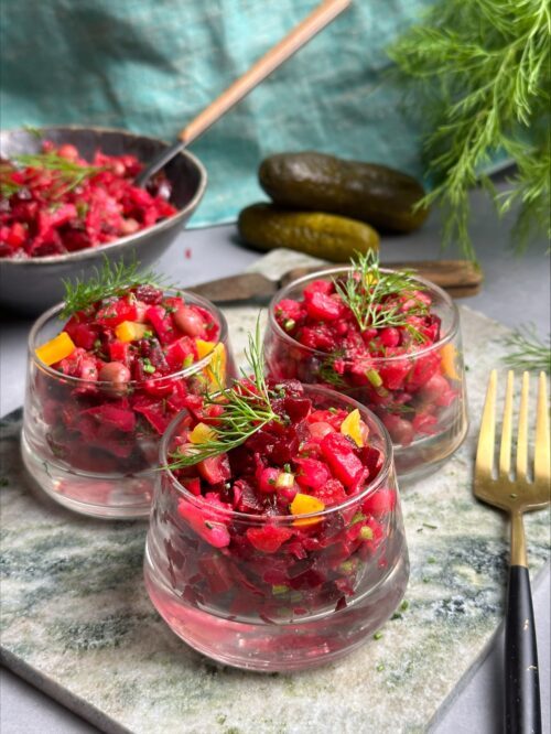 Vintersallad med betor, surkål och saltgurka. Foto: Anastasia Lundqvist