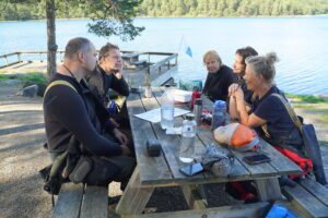 Diskussion och lunch. Vrakdykarpensionatet