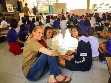 Magasinet 4-2025. WWF stödjer utbildning i thailändska skolor om natur och tigerns roll i ekosystemet.