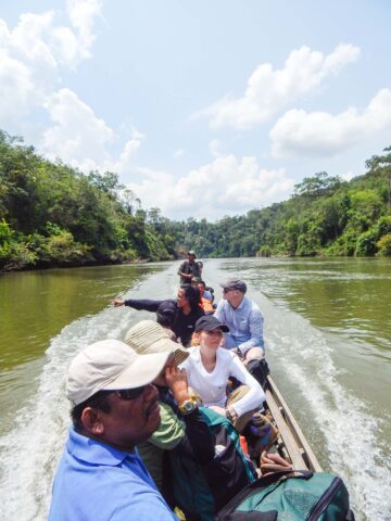 Magasinet 4-2025. Floden är vägen i det tigerlandskap på Sumatra som WWF stöttat i många år.