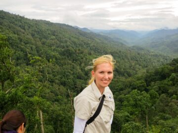 Thailand på gränsen mot Myanmar 2012-eko4-24 Louise Carlsson. Magasinet 4-2025. I skog i thailand på gränsen mot myanmar