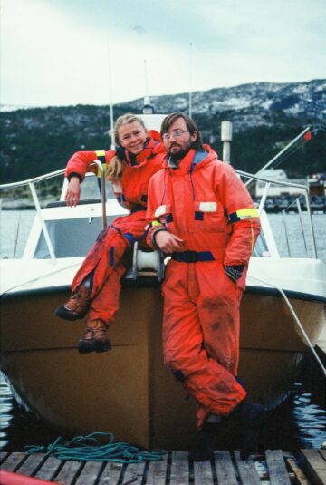 WWF Magasin - privata foton. Båt i norra Norge - forskning späckhuggare - Anna med kollegan Dag Vongraven, pionjärer som studerade norska späckhuggare genom fotoidentifiering.